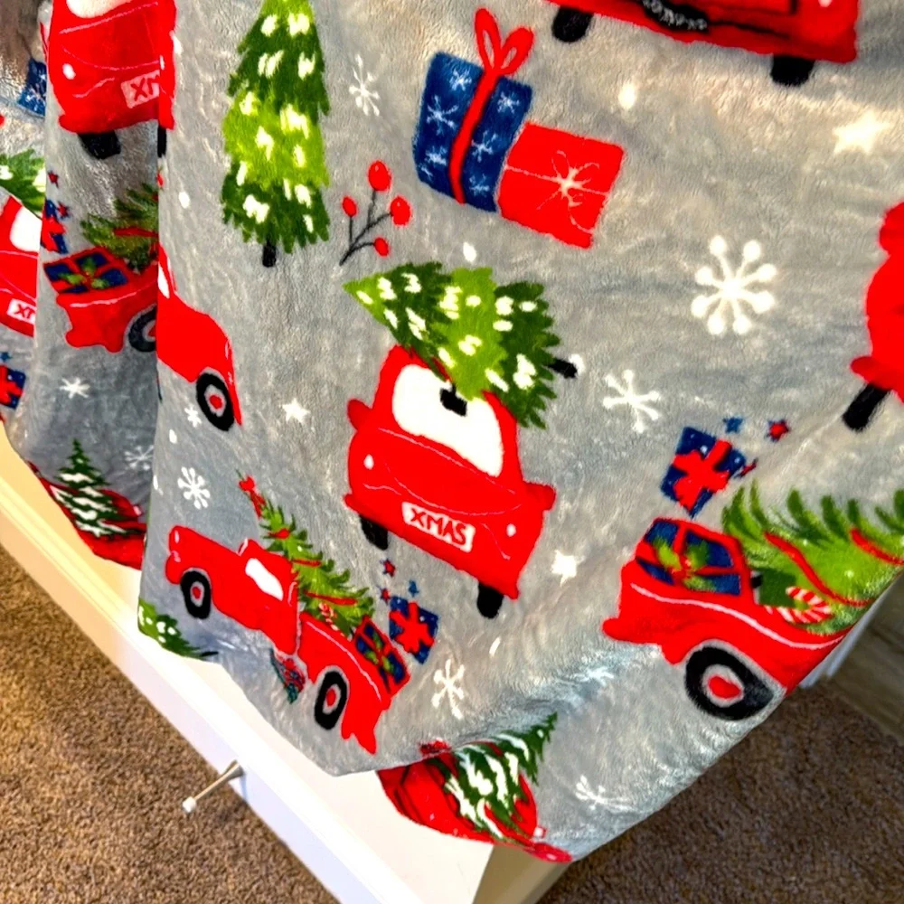 Holiday Red Truck Christmas Blanket Throw / Brand NWT-never used / 60X70 inches
